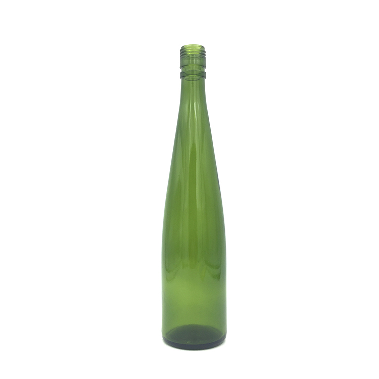 What is the effect of green wine bottles on wine？